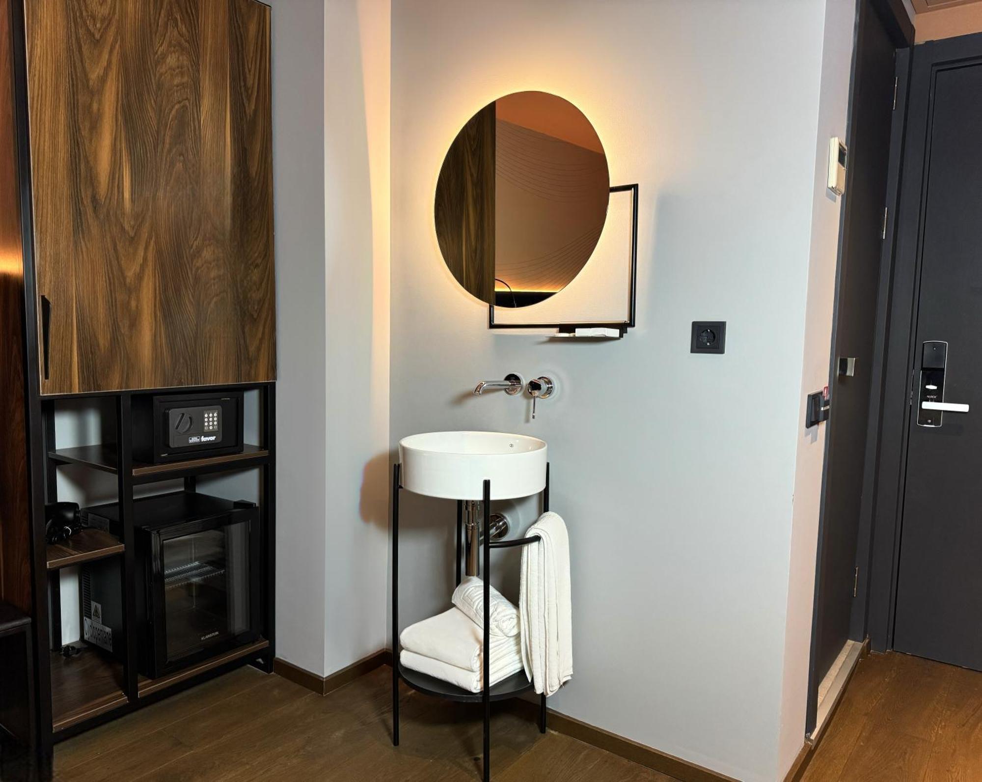 Отель Edition - Design & Private 5*